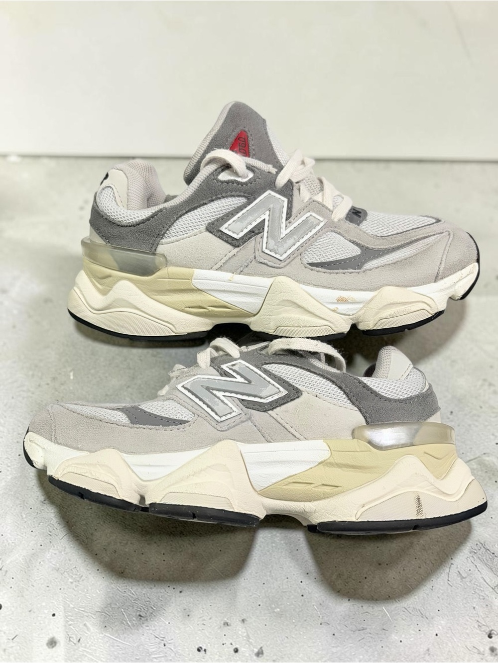 New Balance Chunky 9060 Sneakers in Gray, Cream & Red Accent Size Boys 1.5 - Picture 3 of 8